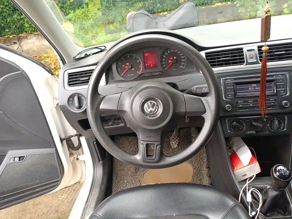 Volkswagen Santana — миниатюра 6