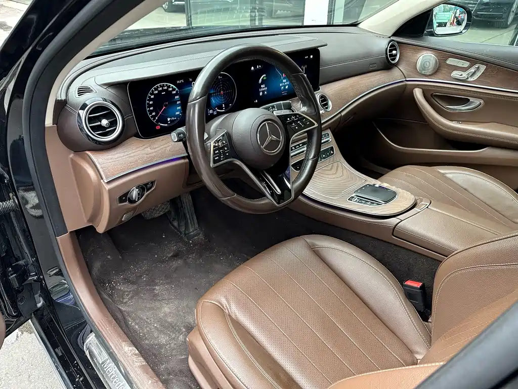 Mercedes-Benz E-Class — миниатюра 8