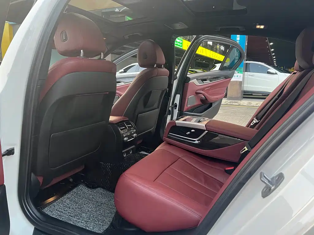 BMW 5 Series — миниатюра 24