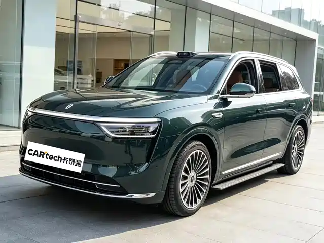 2025 Huawei M8