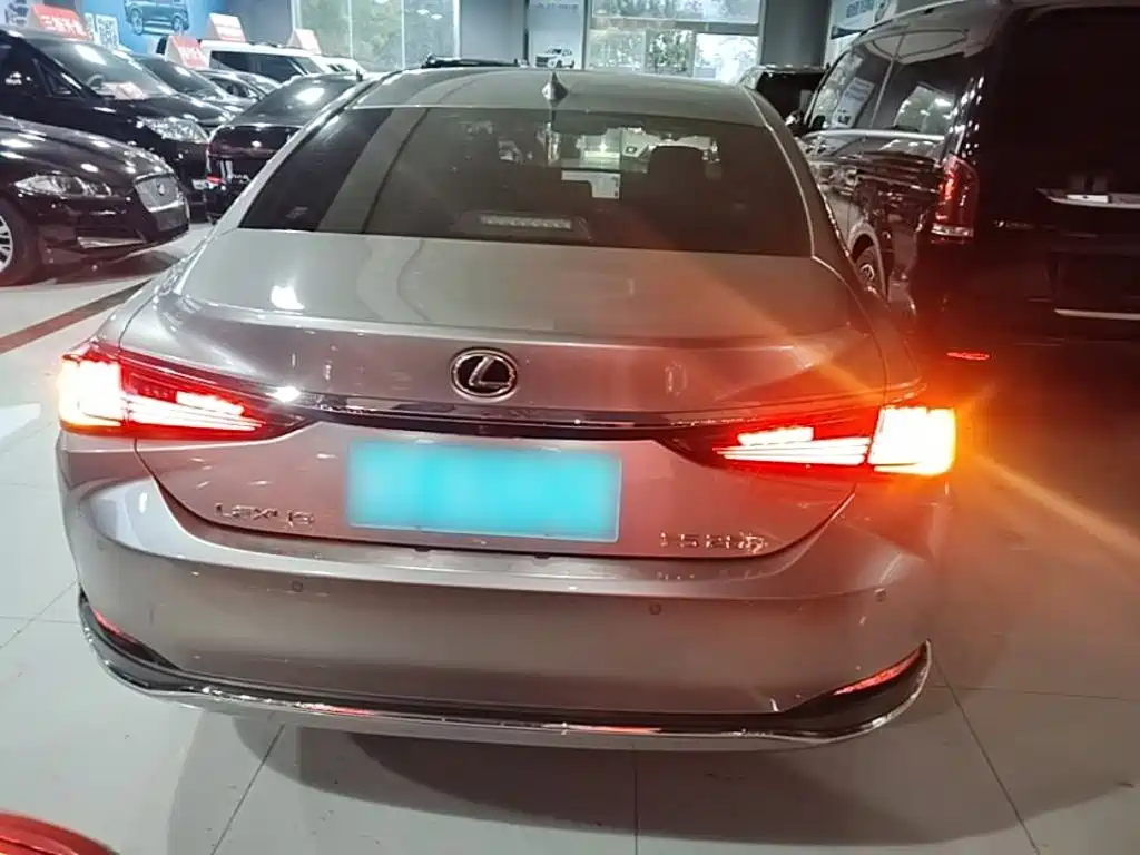 Lexus ES — миниатюра 6