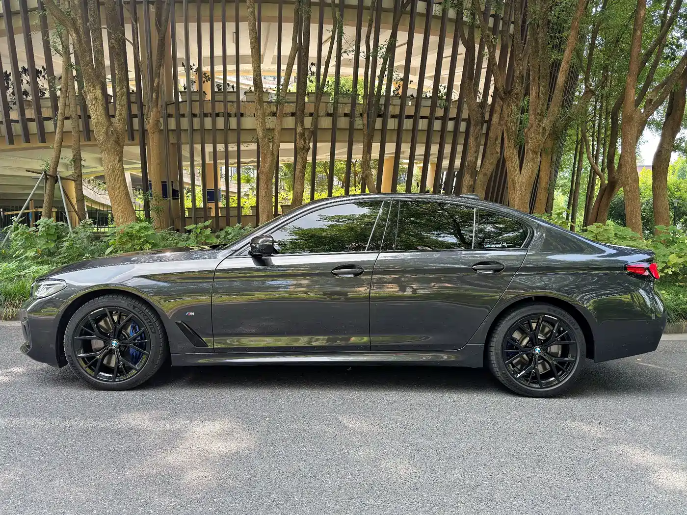 BMW 5 series 2023 Черный из Китая, фото 2