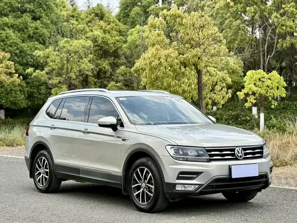 Volkswagen Tiguan L L 2018 330TSI AT Luxury