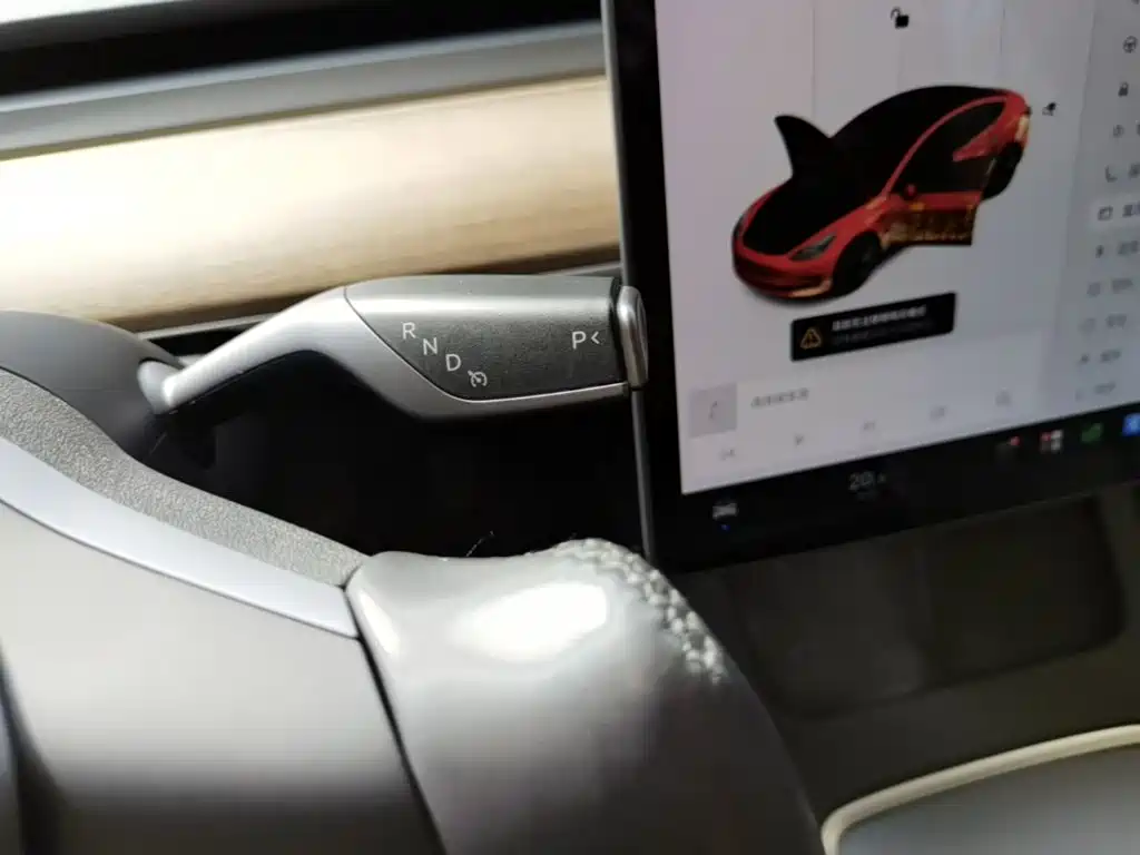 Tesla Model 3 — миниатюра 14