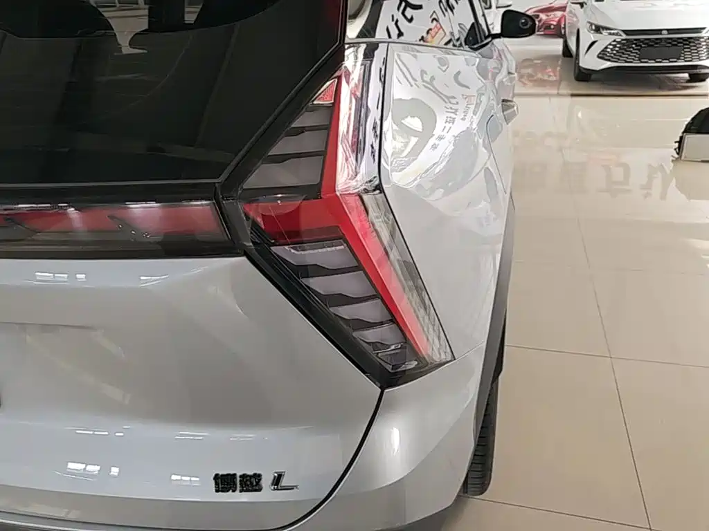 Geely Boyue L — миниатюра 8