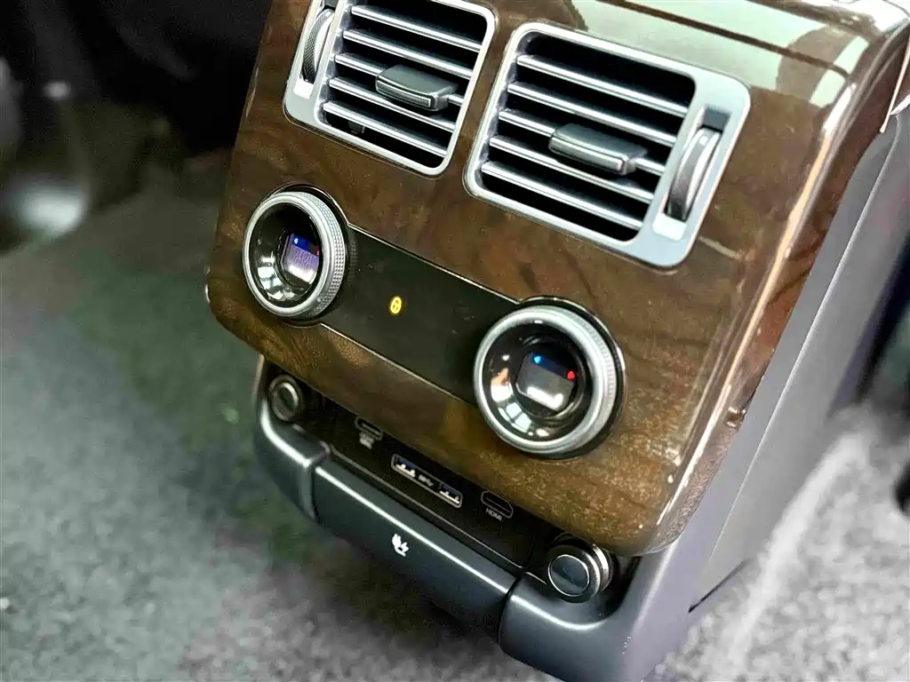 Land Rover Range Rover — миниатюра 17