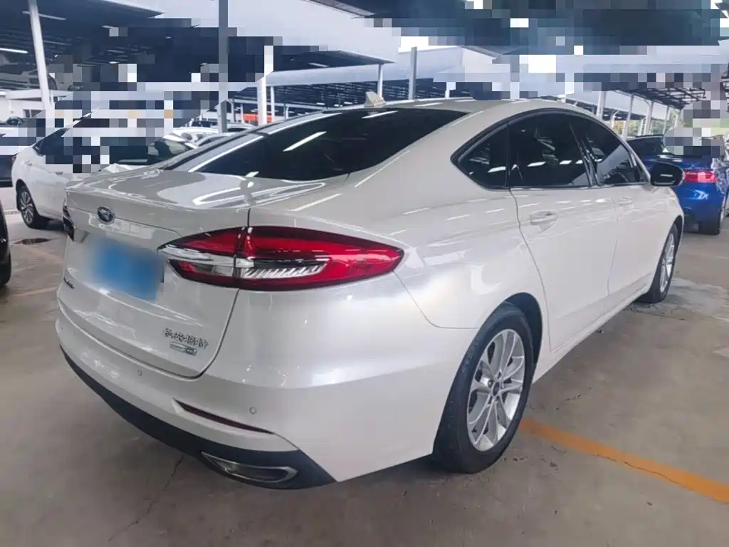 Ford Mondeo — миниатюра 7