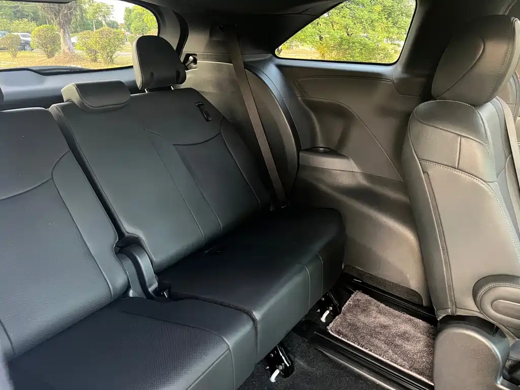 Toyota Sienna — миниатюра 21