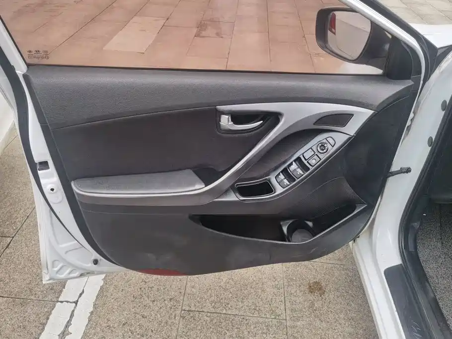 Hyundai Elantra Langdong — миниатюра 7