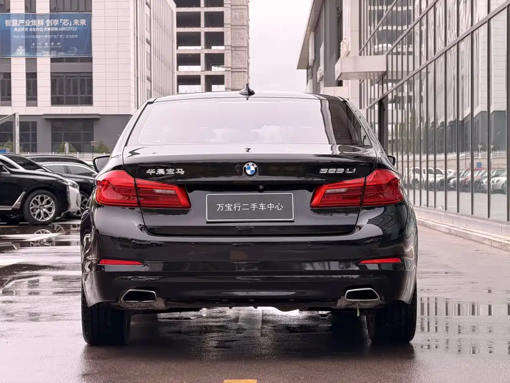 BMW 5 Series — миниатюра 25