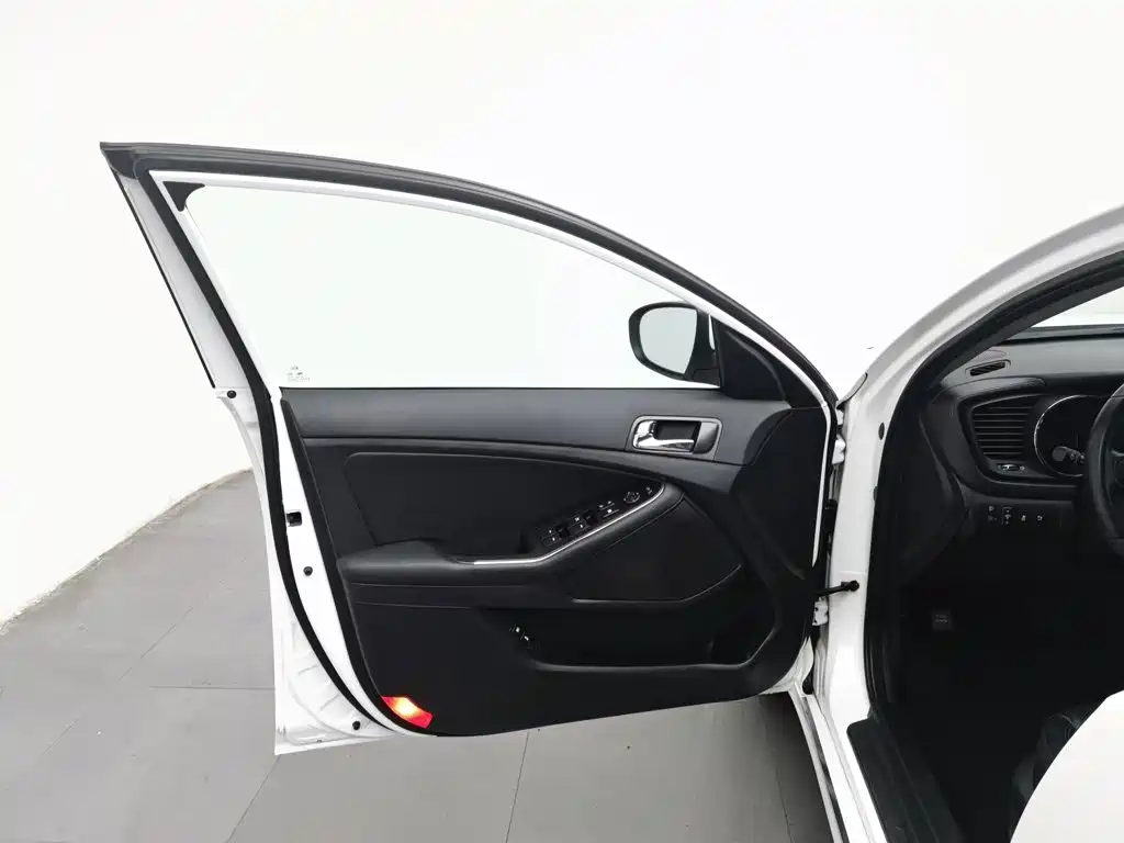 Kia K5 — миниатюра 8