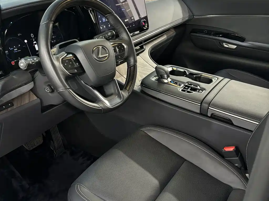 Lexus LM — миниатюра 8
