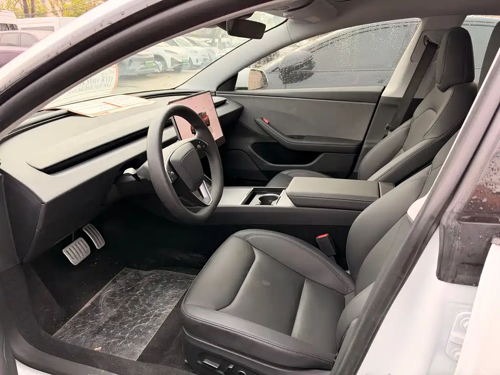 Tesla Model 3 — миниатюра 3