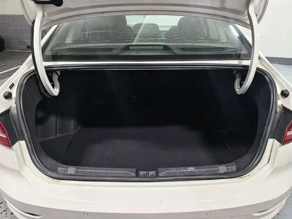 Volkswagen Lavida — миниатюра 19