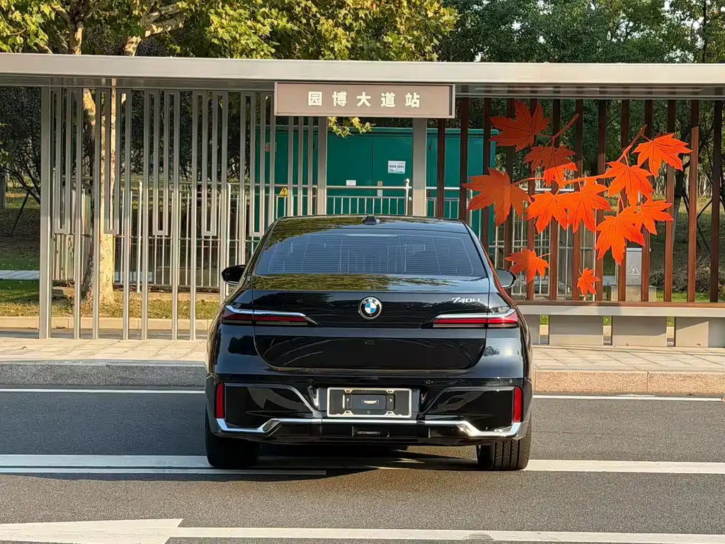 BMW 7 Series — миниатюра 8