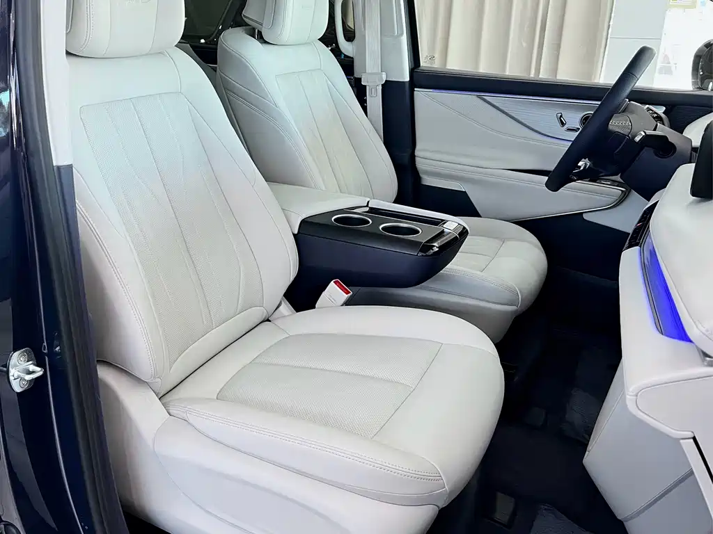 Buick GL8 Hybrid — миниатюра 8
