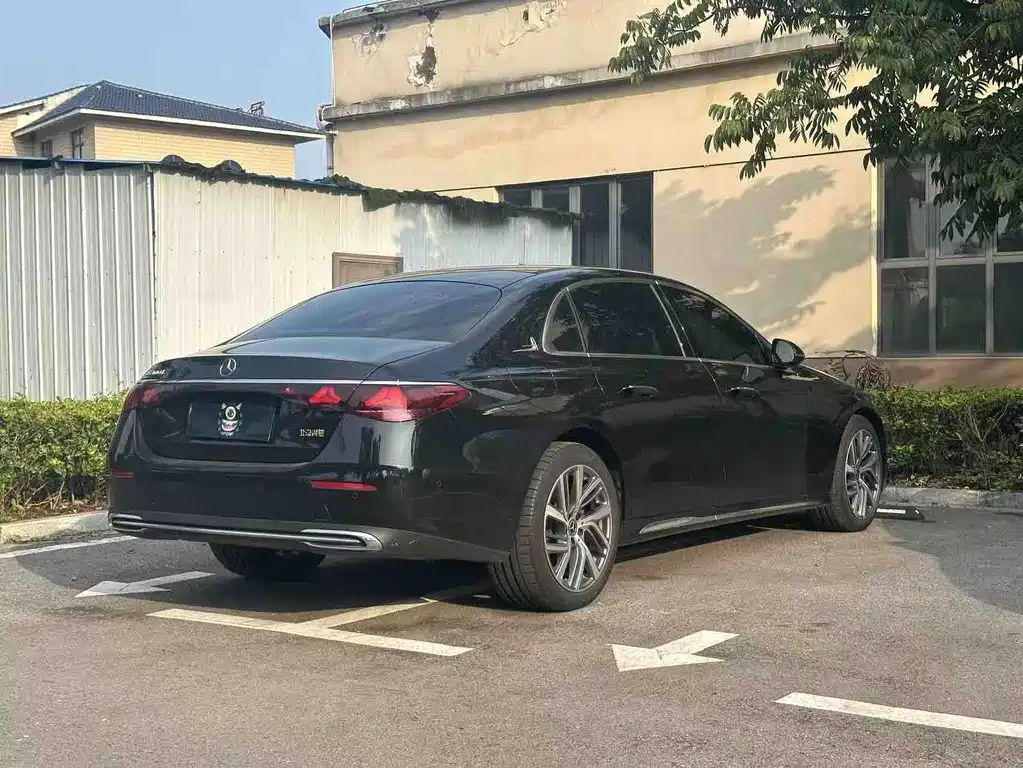 Mercedes-Benz E-Class — миниатюра 5