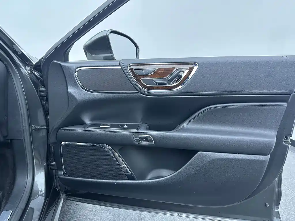 Lincoln Continental — миниатюра 35