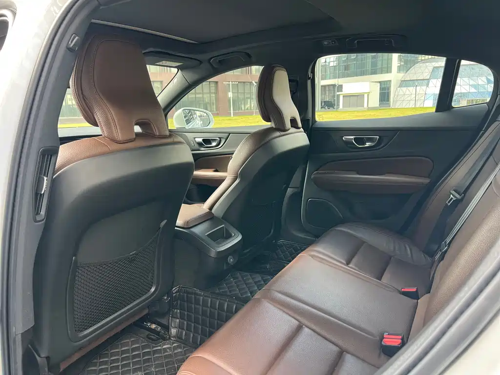 Volvo S60 2022 B4 Luxury