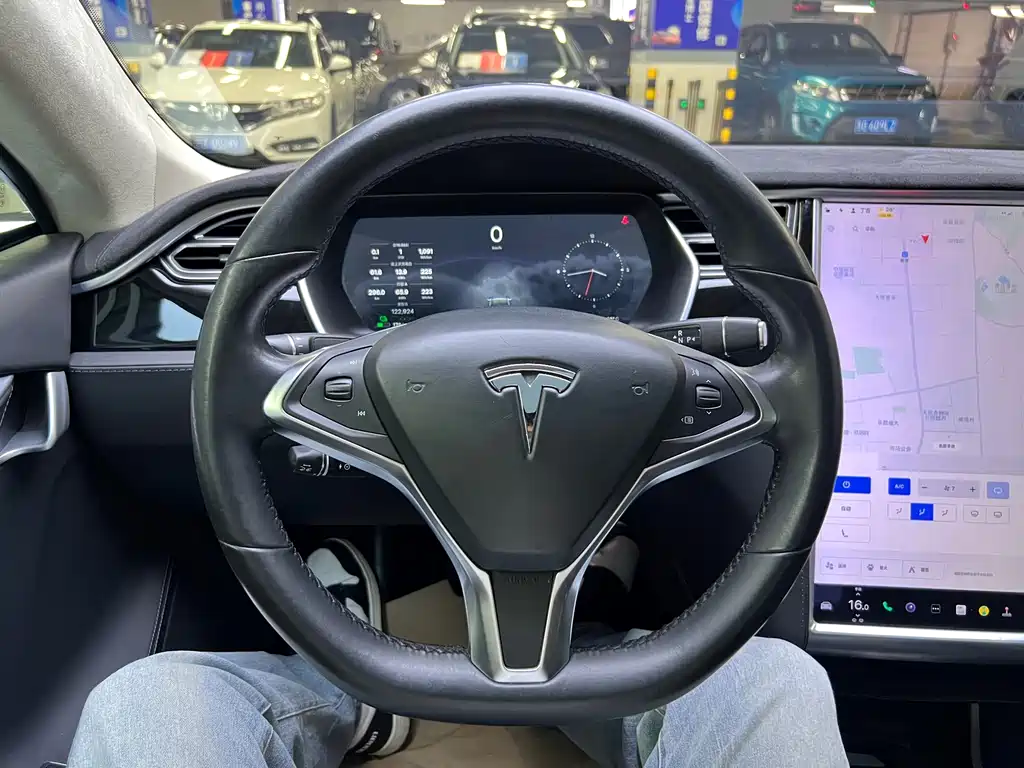 Tesla Model S — миниатюра 5