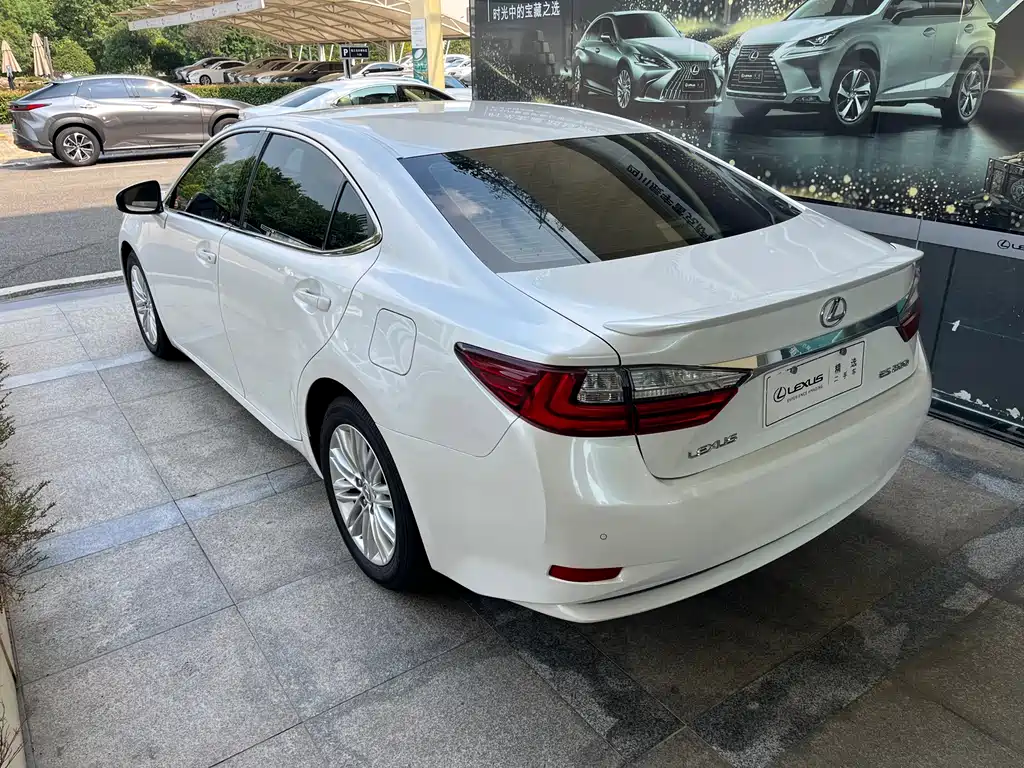 Lexus ES — миниатюра 5
