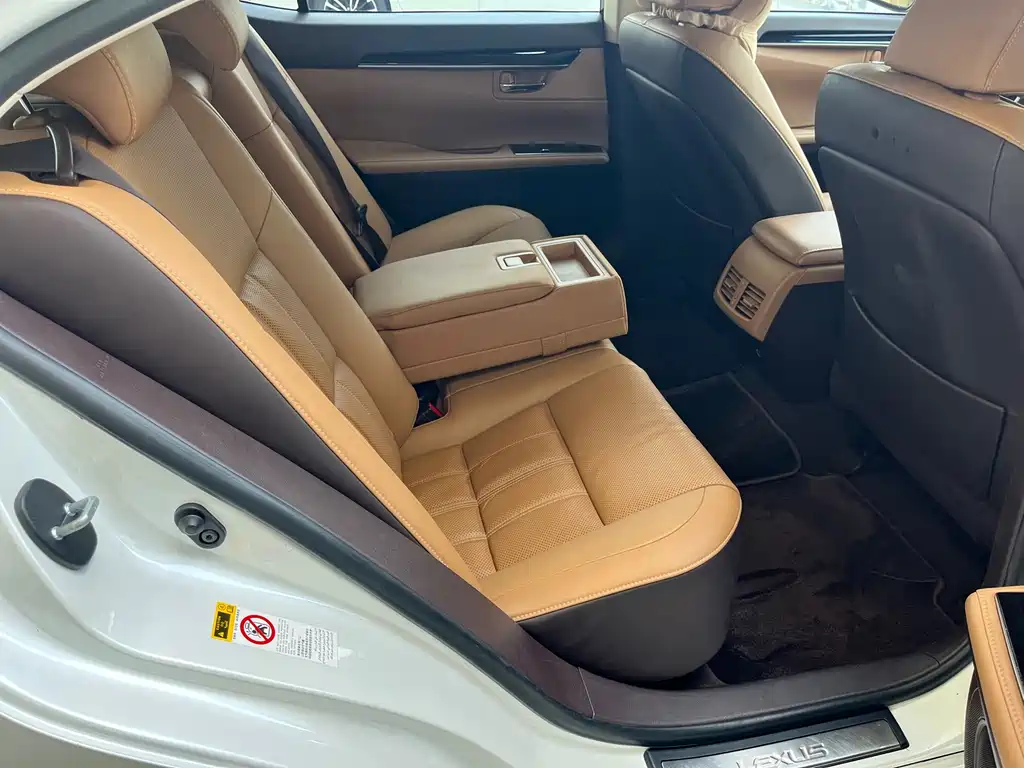 Lexus ES — миниатюра 10