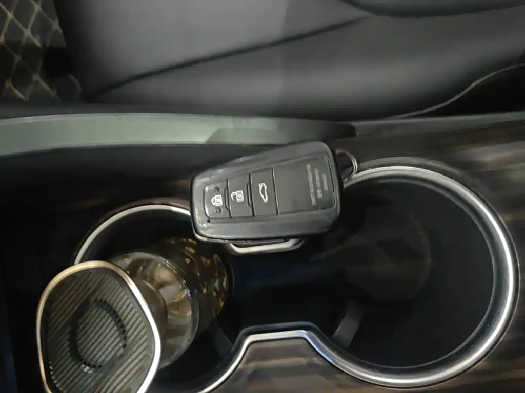 Toyota Camry — миниатюра 9