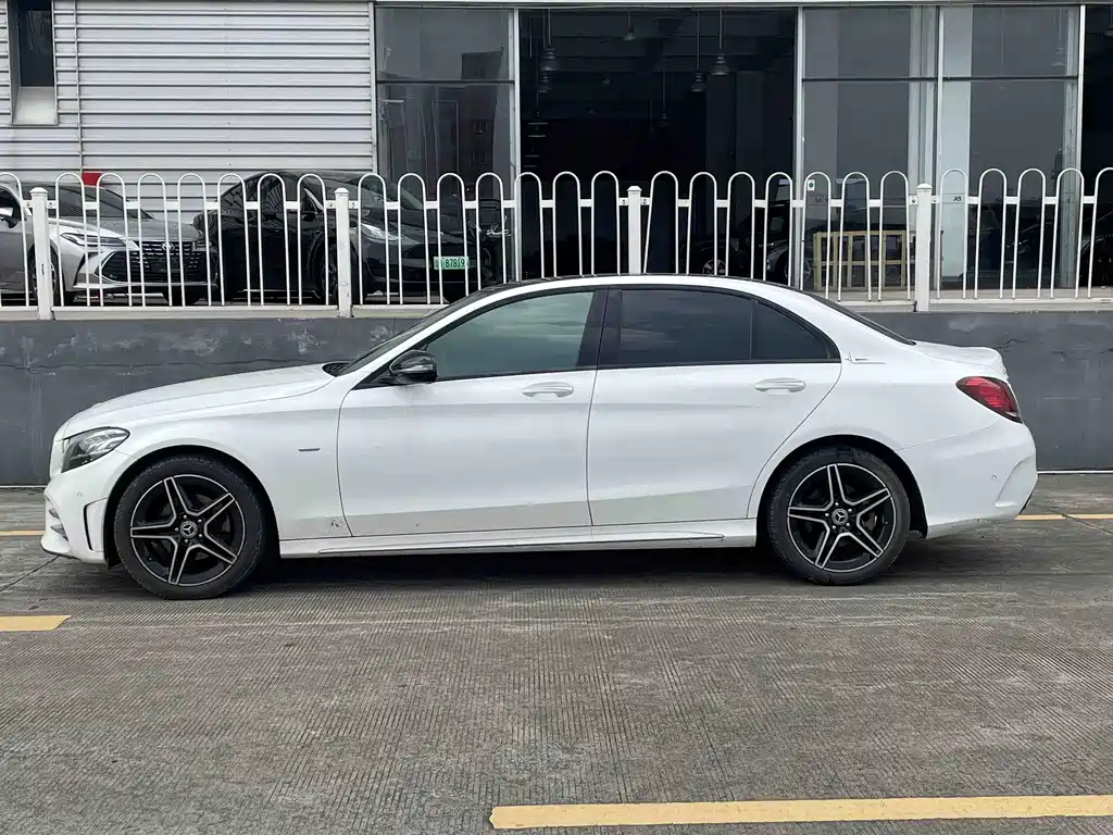 Mercedes-Benz C-Class — миниатюра 5