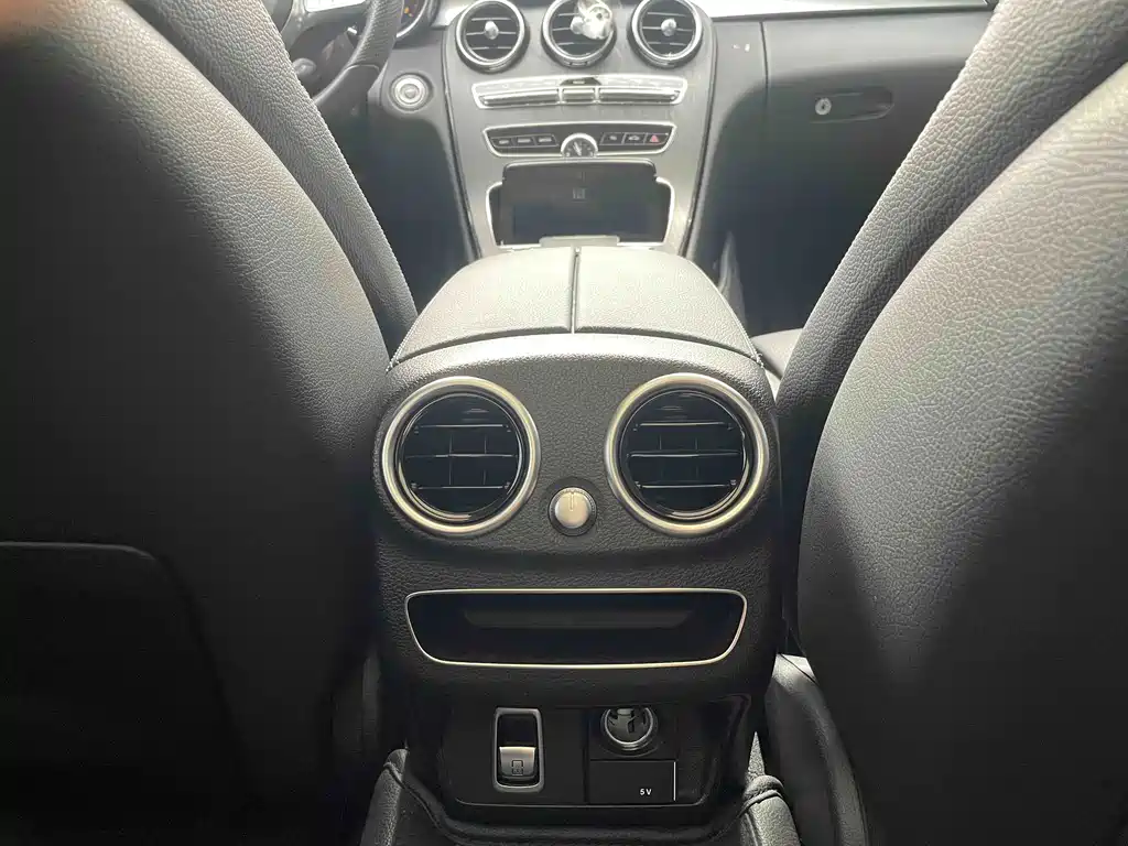 Mercedes-Benz C-Class — миниатюра 13