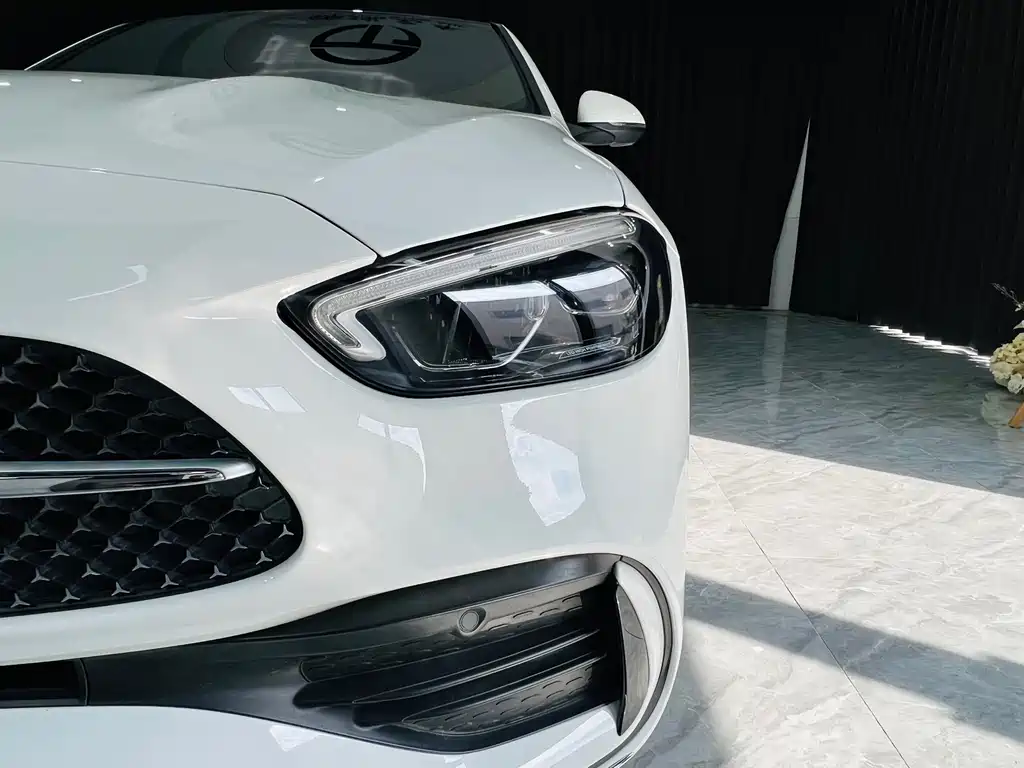 Mercedes-Benz C-Class — миниатюра 11