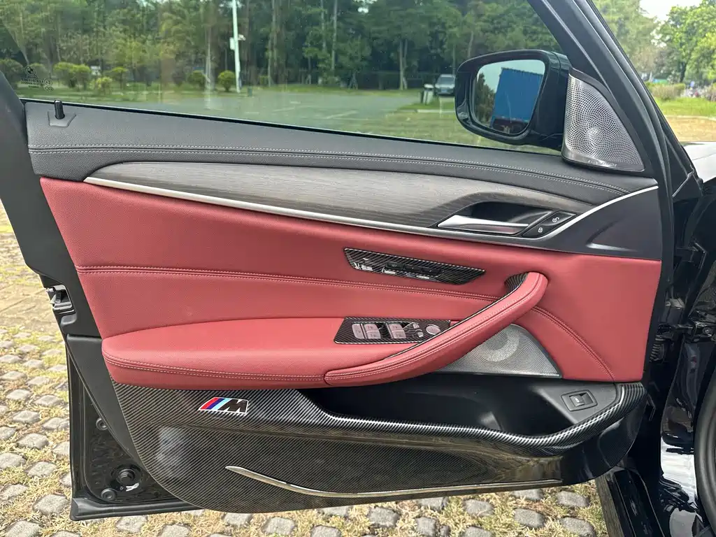BMW 5 Series — миниатюра 12
