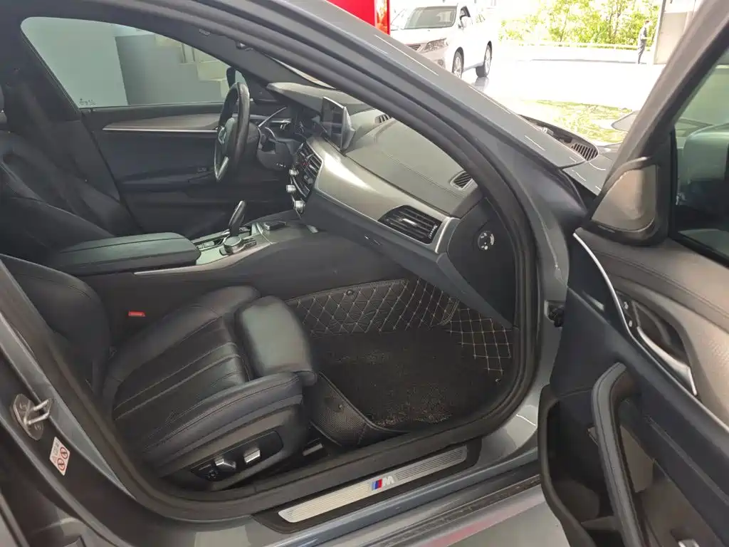 BMW 5 Series (Import) — миниатюра 7