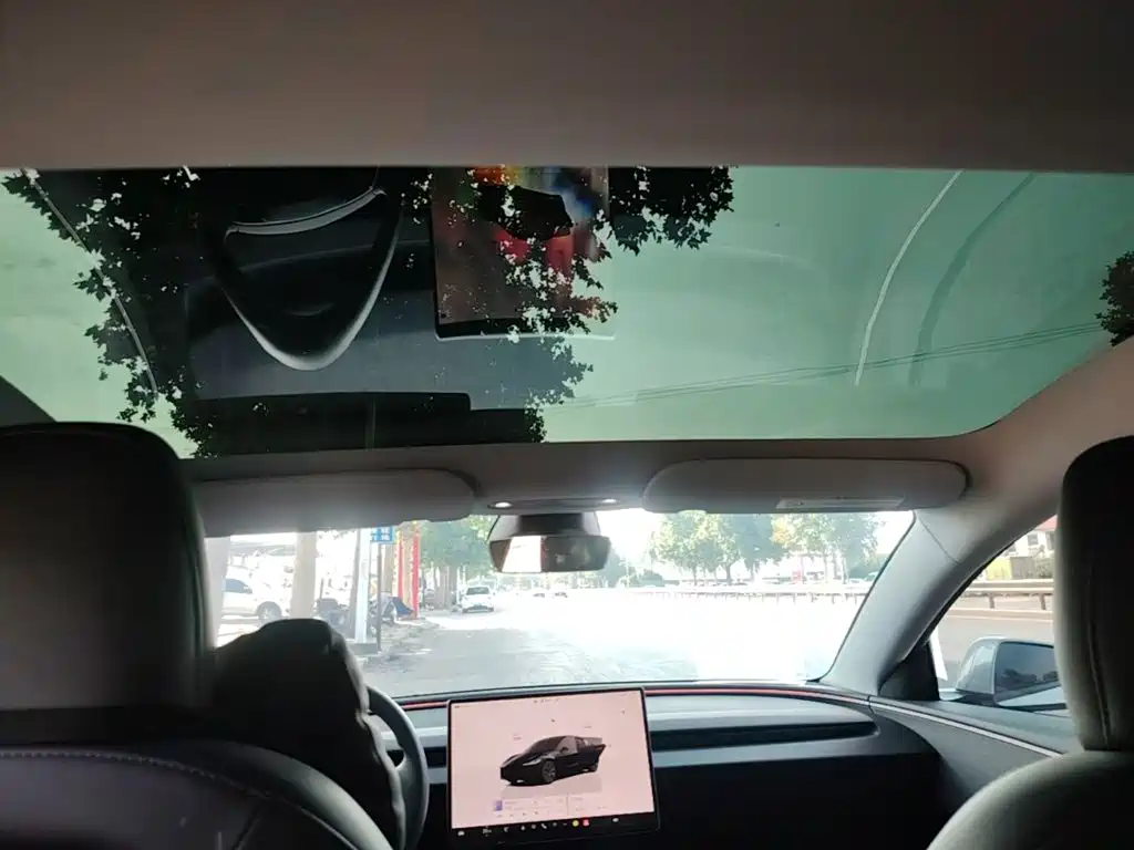 Tesla Model 3 — миниатюра 18