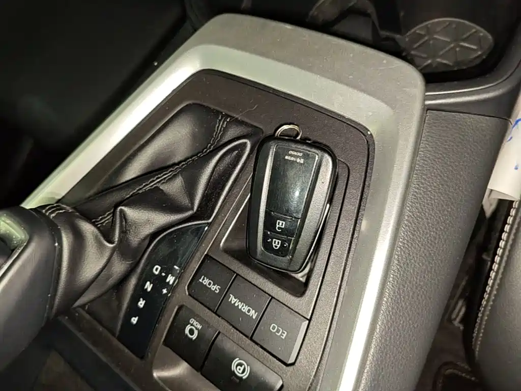 Toyota RAV4 — миниатюра 9