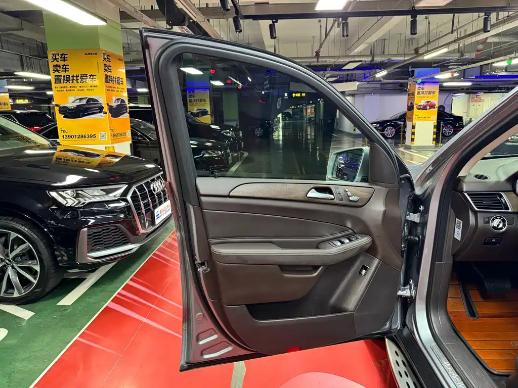 Mercedes-Benz GLE (Import) — миниатюра 16