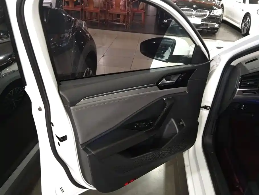 Volkswagen Sagitar — миниатюра 7
