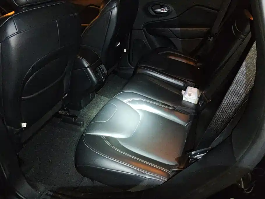 Jeep Cherokee — миниатюра 11
