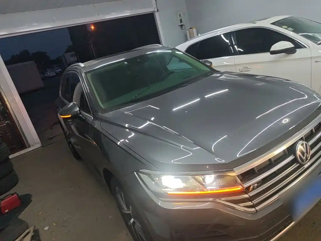 Volkswagen Touareg — миниатюра 4