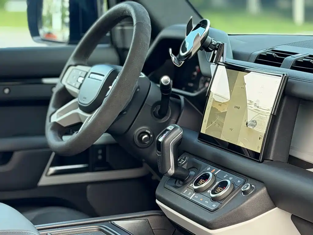 Land Rover Defender — миниатюра 10