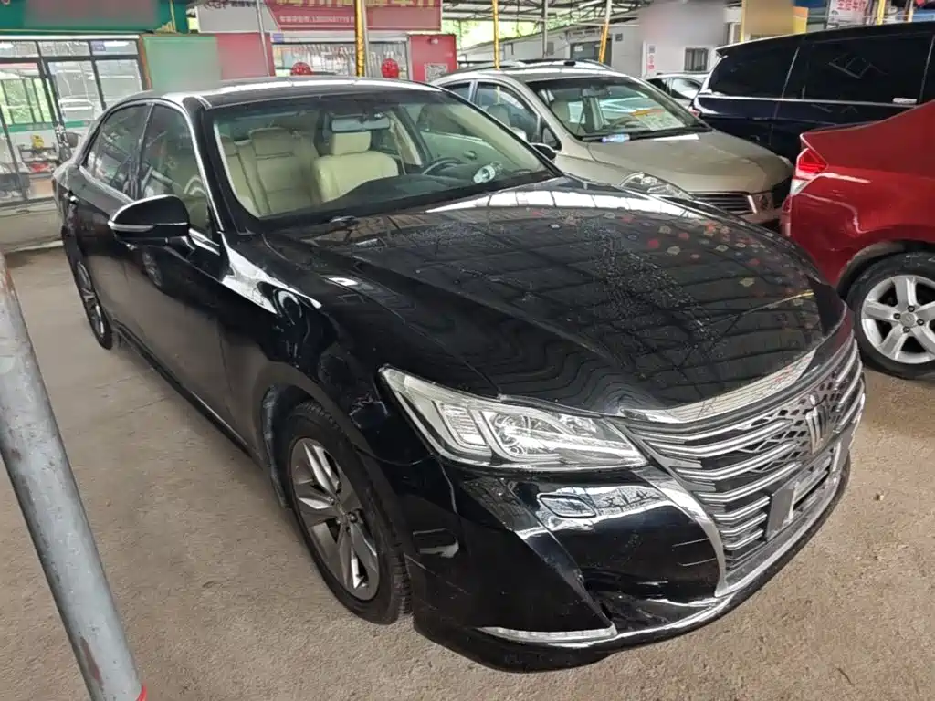 Toyota Crown — миниатюра 4