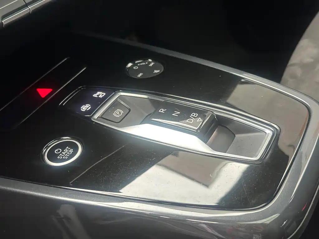 Audi Q4 e-tron — миниатюра 21