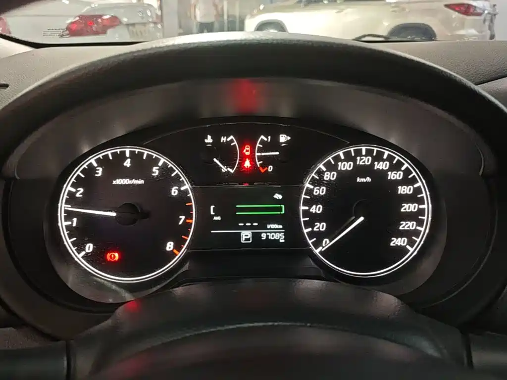 Nissan Tiida — миниатюра 12
