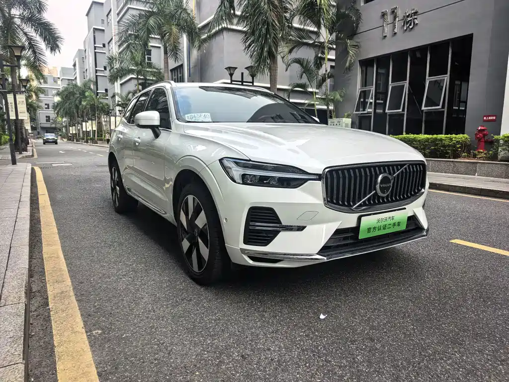 Volvo XC60 PHEV — миниатюра 3