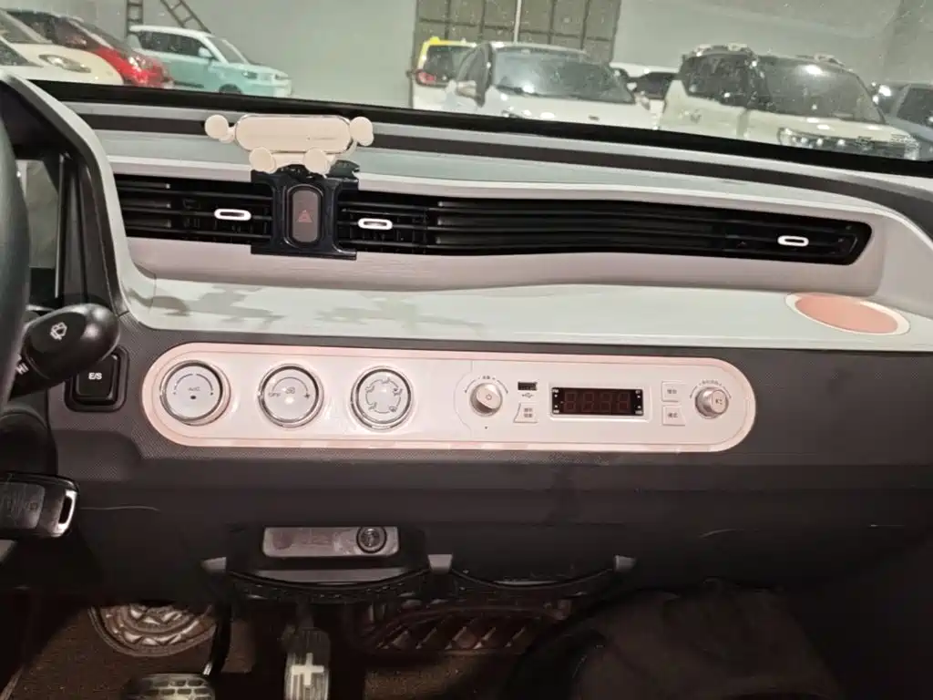 Wuling MINIEV — миниатюра 13