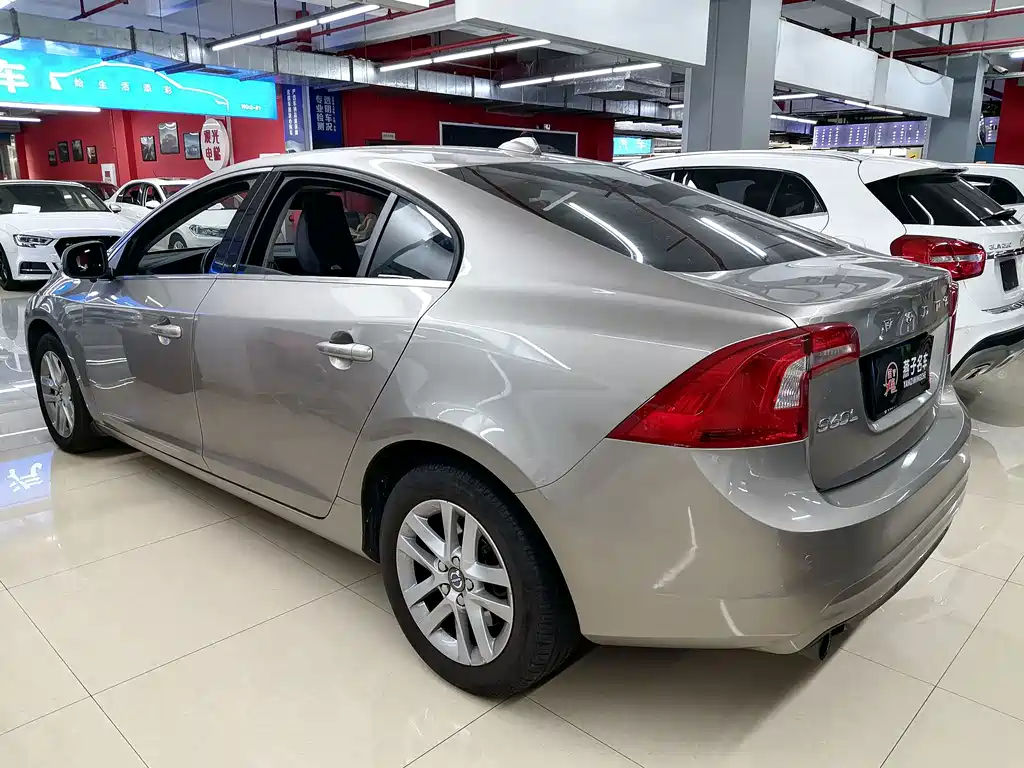 Volvo S60 — миниатюра 4