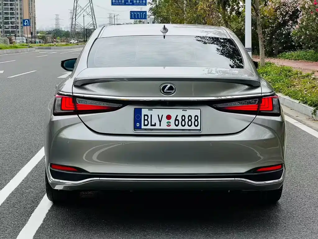 Lexus ES — миниатюра 7