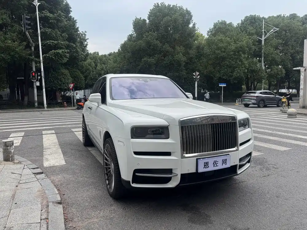Rolls-Royce Cullinan — миниатюра 3