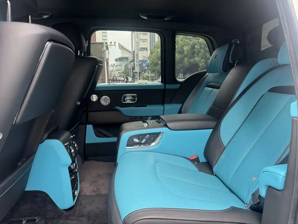 Rolls-Royce Cullinan — миниатюра 14