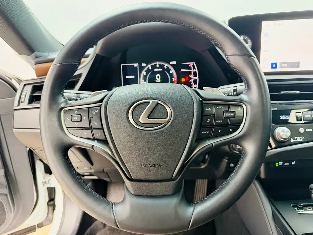 Lexus ES — миниатюра 16