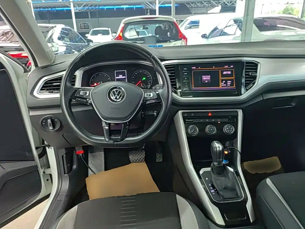 Volkswagen T-Roc — миниатюра 11